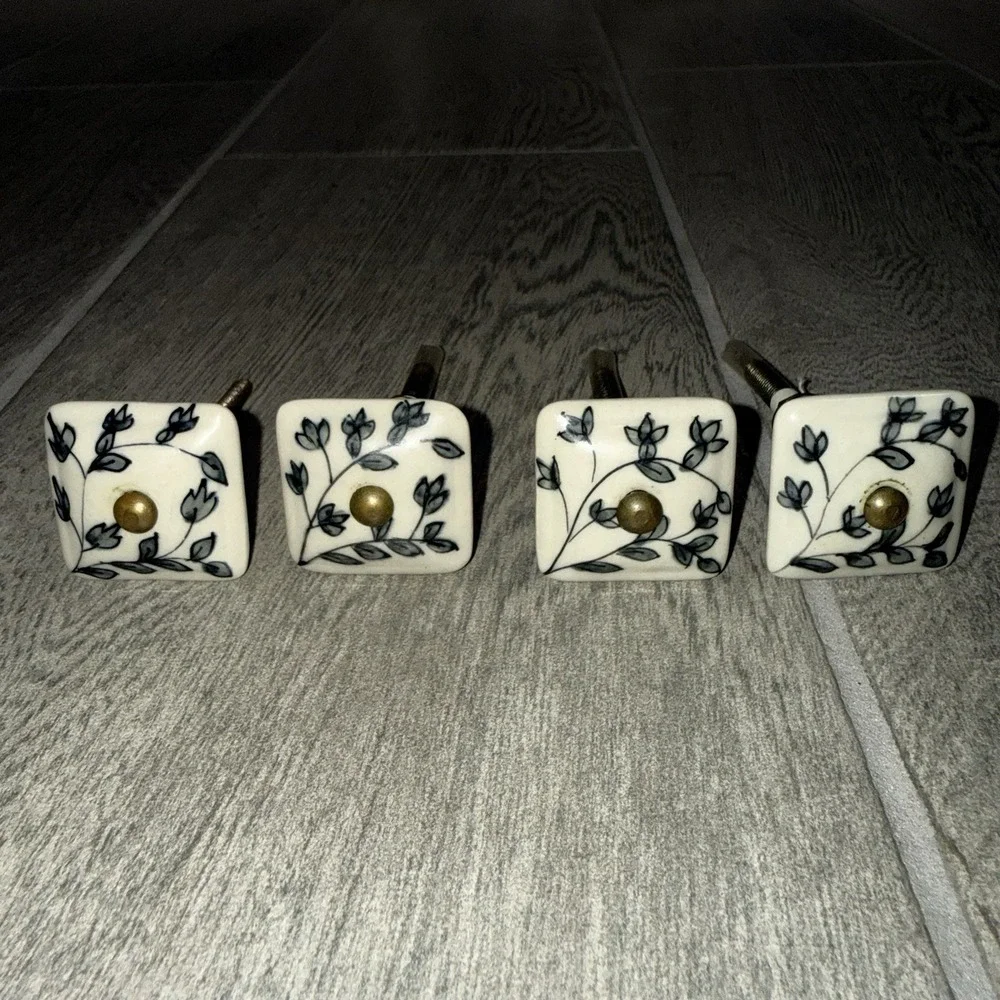 Pier 1 Cabinet Pull Ceramic Leaf Pattern Set Of 4